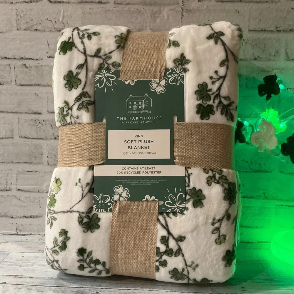 RACHEL ASHWELL King Size Clover Printed Fleece St. Patrick’s Blanket